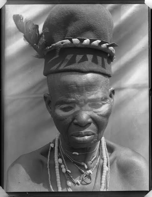 Plate · Titled Elder · Northcote Thomas c. 1910
